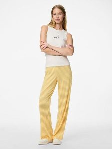 Pieces Top "May" w kolorze białym rozmiar: S. Białe topy Pieces, s, bez wzorów, bez kołnierzyka, bez ramiączek. Za 48,28 zł.