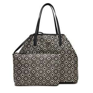 Torebka Guess. Czarne shopper bag Guess, z aplikacjami, bez dodatków. Za 369,99 zł.