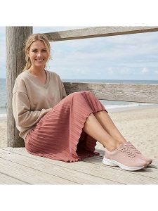 Inselhauptstadt Sneakersy w kolorze jasnoróżowym rozmiar: 38. Różowe trampki Inselhauptstadt, bez wzorów, z materiału, bez zapięcia. Za 100,52 zł.