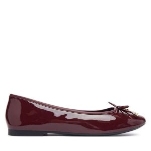 Baleriny Tommy Hilfiger. Czerwone balerinki TOMMY HILFIGER, bez wzorów, bez obcasa, bez zapięcia. Za 409,99 zł.