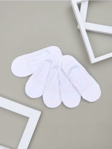 Skarpetki 5 pack - biały. Białe skarpetki Sinsay, bez wzorów, z bawełny. Za 9,99 zł.
