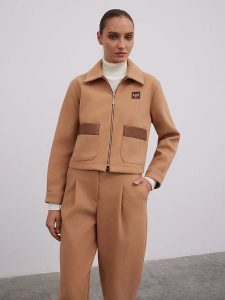 BGN Kurtka przejściowa w kolorze jasnobrązowym rozmiar: 40. Brązowe kurtki BGN, bez wzorów, z wełny, bez kaptura. Za 165,31 zł.