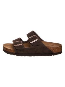 Birkenstock Skórzane klapki "Arizona" w kolorze ciemnobrązowym rozmiar: 38. Brązowe klapki Birkenstock, bez wzorów, ze skóry, z otwartym noskiem, bez obcasa. Za 422,95 zł.