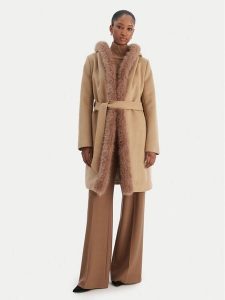 Rinascimento Płaszcz zimowy CFC0126714003 Beżowy Regular Fit. Brązowe płaszcze Rinascimento, na zimę, s, bez wzorów, z syntetyku, bez kaptura. Za 919,00 zł.