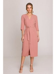 Stylove Sukienka w kolorze jasnoróżowym rozmiar: XL. Różowe sukienki Stylove, xl, bez wzorów, z tkaniny, bez kołnierzyka, bez ramiączek, midi. Za 254,99 zł.