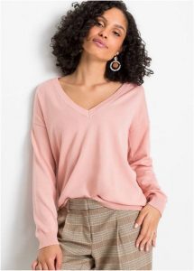 Sweter oversize z dekoltem w serek oversize. Czerwone swetry klasyczne bonprix, bez kołnierzyka. Za 84,99 zł.