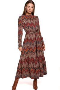 Długa sukienka BOHO z falbankami i długim rękawem czerwona. Czerwone sukienki Stylove, do pracy, l, bez wzorów, biznesowe, bez kołnierzyka, bez ramiączek, maxi. Za 439,00 zł.