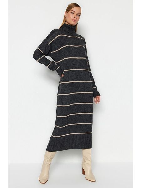 Trendyol Sukienka w kolorze antracytowo-beżowym rozmiar: M. Brązowe sukienki Trendyol, m, bez wzorów, ze splotem, bez kołnierzyka, bez ramiączek, maxi. Za 95,92 zł.