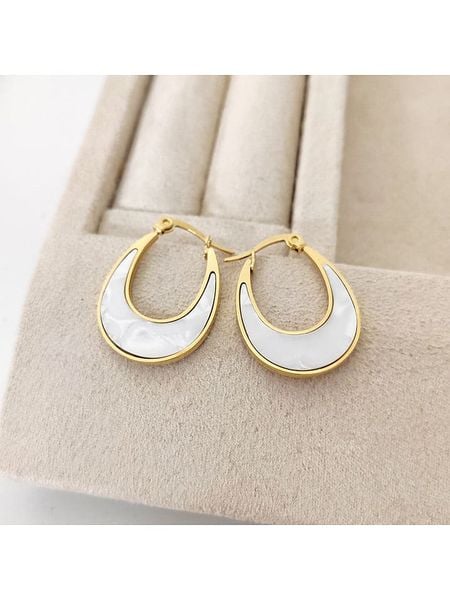 Nakkash Pozłacane kolczyki-kreole z masą perłową rozmiar: onesize. Białe kolczyki Nakkash, z perłą, pozłacane. Za 86,99 zł.