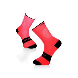Skarpety rowerowe SKARPETKI ROWEROWE LEKKIE Fluo Coral. Czerwone skarpetki TRY TO FLY, bez wzorów. W wyprzedaży za 58,09 zł.