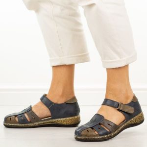 Granatowe ażurowe półbuty damskie Potocki 90396. Niebieskie półbuty POTOCKI, na lato, w ażurowe wzory, z jeansu, bez obcasa, na płaskiej podeszwie, bez zapięcia. Za 149,00 zł.