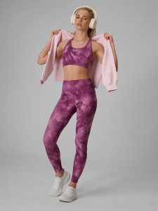 4F Legginsy treningowe szybkoschnące damskie - fioletowe S. Fioletowe legginsy 4f, bez wzorów, z podwyższonym stanem. Za 149,99 zł.