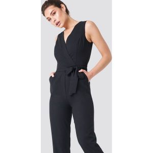 Trendyol Kombinezon z wiązaniem w talii - Black. Kombinezony marki TRIBORD. Za 202,95 zł.