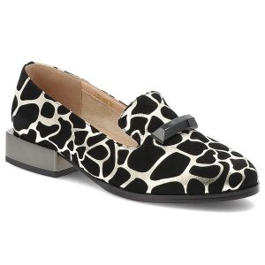 Mokasyny damskie S. Barski, na płaskim obcasie z ozdobą we wzorki wsuwane, czarne, LZ51-505. Czarne półbuty S.BARSKI, z aplikacjami, bez obcasa, na obcasie, bez zapięcia. Za 271,99 zł.