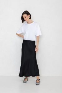 SATYNOWA SPÓDNICA JULITA CZARNA M - Flawless. Czarne spódnice Flawless, na co dzień, na zimę, m, bez wzorów, z gumy, eleganckie, maxi. Za 390,00 zł.