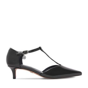 Czółenka Nine West. Czarne czółenka Nine West, bez wzorów, bez obcasa, bez zapięcia. Za 229,99 zł.