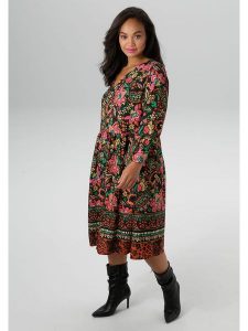 Aniston Sukienka w kolorze czarnym ze wzorem rozmiar: 50. Czarne sukienki Aniston, bez wzorów, z wiskozy, bez kołnierzyka, bez ramiączek, midi. Za 100,28 zł.