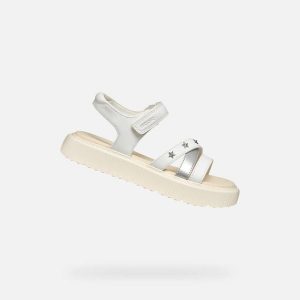 Sandały Geox Model J Sandal Kodette Gir Kolor Biały. Białe sandały Geox, bez wzorów, z syntetyku, bez obcasa, bez zapięcia. Za 234,99 zł.