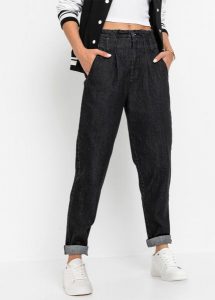 Dżinsy Mom, high waist, ze stretchem. Czarne jeansy bonprix, bez wzorów, z jeansu, z podwyższonym stanem. Za 97,99 zł.
