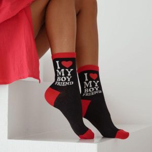 Czarne skarpetki damskie I LOVE MY BOYFRIEND 1141. Czarne skarpetki Milena, bez wzorów, z bawełny. Za 15,90 zł.