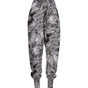 Spodnie damskie Urban Classic Sarong. Białe spodnie dresowe Urban Classics, bez wzorów. Za 160,50 zł.