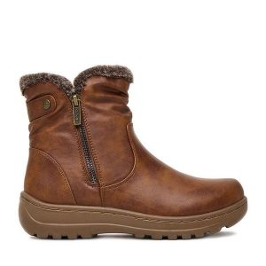 Botki Go Soft. Brązowe botki Go Soft, bez wzorów, bez obcasa, na płaskiej podeszwie, bez zapięcia. Za 179,99 zł.