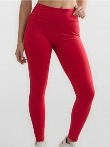 Legginsy sportowe z motywem walentynkowym - czerwony. Czerwone legginsy Sinsay, bez wzorów. Za 39,99 zł.