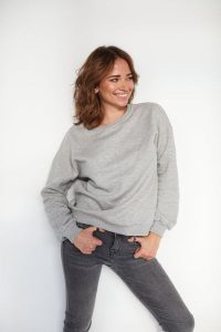 BLUZA LOLA SZARA L - Flawless. Szare bluzy Flawless, l, bez wzorów, z bawełny, bez kaptura. Za 188,50 zł.