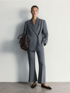 Marynarka z dodatkiem wiskozy - ciemnoszary. Szare marynarki i żakiety Reserved, l, bez wzorów, z tkaniny. Za 229,99 zł.