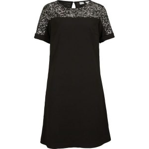 Sukienka z wstawką z cekinami. Czarne sukienki bonprix, bez wzorów, bez kołnierzyka, bez ramiączek. Za 189,99 zł.