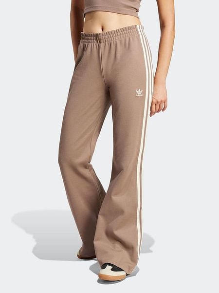 Adidas Spodnie dresowe w kolorze beżowym rozmiar: M. Brązowe spodnie dresowe ADIDAS, m, bez wzorów, z dresówki. Za 200,60 zł.