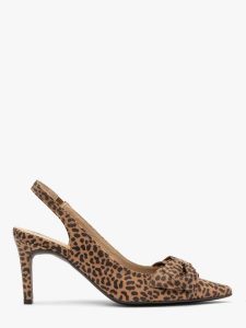 Czółenka typu slingback w panterkę z kokardką OFELIA. Brązowe czółenka Ryłko, bez wzorów, z gumy, bez obcasa, na szpilce, bez zapięcia. W wyprzedaży za 299,99 zł.