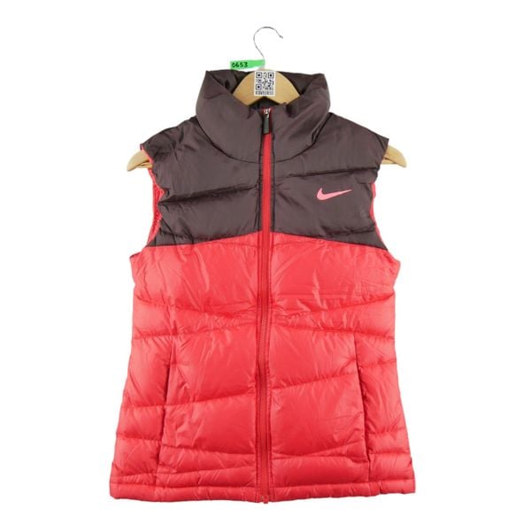 Second life - Kurtka puchowa w kolorze różowym dla kobiet - Stan bardzo dobry. Czerwone kurtki Nike, bez wzorów, z puchu, bez kaptura. Za 169,16 zł.