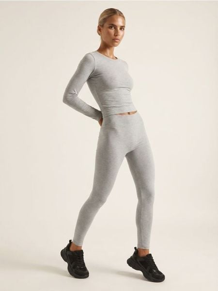 Legginsy push up Active z wiskozą - szary. Szare legginsy Sinsay, bez wzorów, z wiskozy. Za 39,99 zł.
