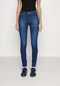LEE DAMSKIE SPODNIE JEANSOWE LEE SCARLETT HIGH NIGHT SKY L626GUD38 112338320. Jeansy Lee, bez wzorów, z jeansu. Za 229,99 zł.