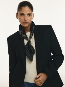 Apaszka z domieszką jedwabiu - czarny. Czarne apaszki i chusty Reserved, bez wzorów. Za 59,99 zł.