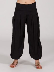 Aller Simplement Spodnie w kolorze czarnym rozmiar: 38-42. Czarne spodnie z wysokim stanem Aller Simplement, bez wzorów, z materiału, z podwyższonym stanem. Za 79,45 zł.