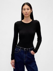 GAP Koszulka w kolorze czarnym rozmiar: XXL. Czarne bluzki GAP, xxl, bez wzorów, z bawełny, bez kołnierzyka, bez ramiączek. Za 56,66 zł.