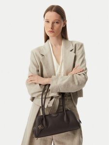 Calvin Klein Torebka Emblem Trio Pebble LV04F3743G Brązowy. Brązowe torebki klasyczne Calvin Klein, bez wzorów, ze skóry, bez dodatków. Za 649,99 zł.