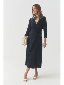 TATUUM Sukienka w kolorze granatowym rozmiar: S. Niebieskie sukienki Tatuum, s, bez wzorów, bez kołnierzyka, bez ramiączek, midi. Za 212,67 zł.