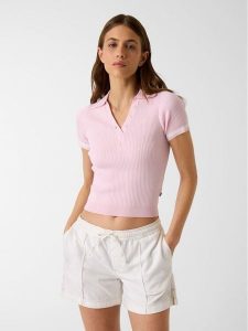 Guess Jeans Sweter 181553 Różowy Classic Fit. Czerwone swetry klasyczne Guess Jeans, m, z jeansu, bez kołnierzyka. Za 379,99 zł.