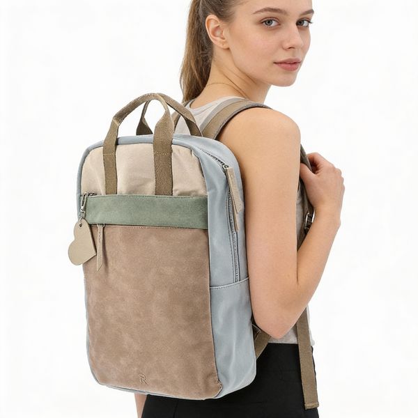 Plecak damski Rieker, z materiału syntetycznego z gładkimi i fakturowanymi panelami funkcjonalna konstrukcja zewnętrzne kieszeń na laptopa wygodne sz. Brązowe plecaki Rieker. Za 279,00 zł.