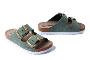 DR. BRINKMANN 700741-07 olive, klapki damskie. Zielone klapki Dr. Brinkmann, bez wzorów, ze skóry, bez obcasa. Za 264,90 zł.
