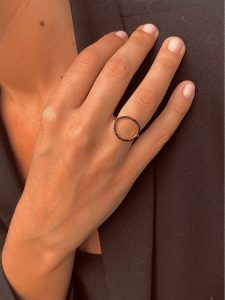 DI GIORGIO Pozłacany pierścionek z cyrkoniami rozmiar: 54. Czarne pierścionki DI GIORGIO, z cyrkonią, pozłacane. Za 140,95 zł.