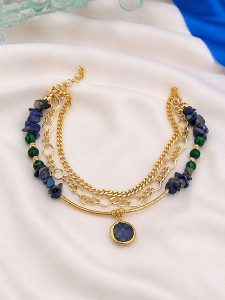 L'Atelier de Gaia Pozłacana bransoletka z lapis lazuli na kostkę rozmiar: onesize. Niebieskie bransoletki L'Atelier de Gaia, z lazurytem, pozłacane. Za 51,95 zł.