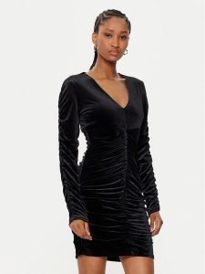 Guess Sukienka koktajlowa W5RK30 KCM62 Czarny Bodycon Fit. Czarne kombinezony Guess, xs, z aplikacjami, z syntetyku, wizytowe, bez kołnierzyka, bez ramiączek. Za 377,00 zł.