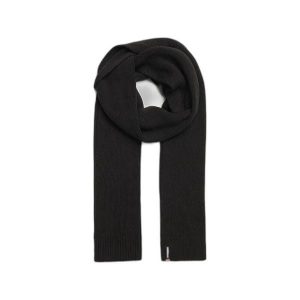 Damski szal wełniany Superdry Essential. Czarne szaliki Superdry, bez wzorów, z dzianiny. Za 154,50 zł.