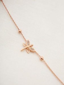 Lodie Silver Srebrna bransoletka z zawieszką na kostkę rozmiar: onesize. Szare bransoletki Lodie Silver, z cyrkonią, srebrne. Za 43,99 zł.