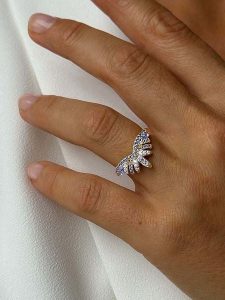 DI GIORGIO Pozłacany pierścionek z cyrkoniami rozmiar: 52. Niebieskie pierścionki DI GIORGIO, z cyrkonią, pozłacane. Za 95,99 zł.