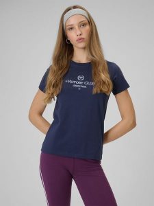 4F T-shirt regular z nadrukiem damski - granatowy L. Niebieskie t-shirty 4f, l, bez wzorów, z dzianiny, bez kołnierzyka, bez ramiączek. Za 59,99 zł.